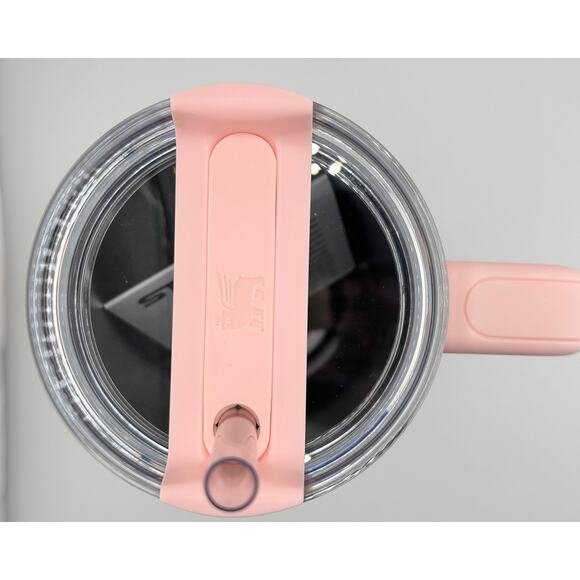 Stanley Quencher H2.0 FlowState HOLIDAY Tumbler 40oz, STRAWBERRY TWIST - Picture 4 of 5